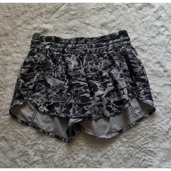 Lululemon Tracker Short Size 8 - Like New Condition! - Picture 2 of 5